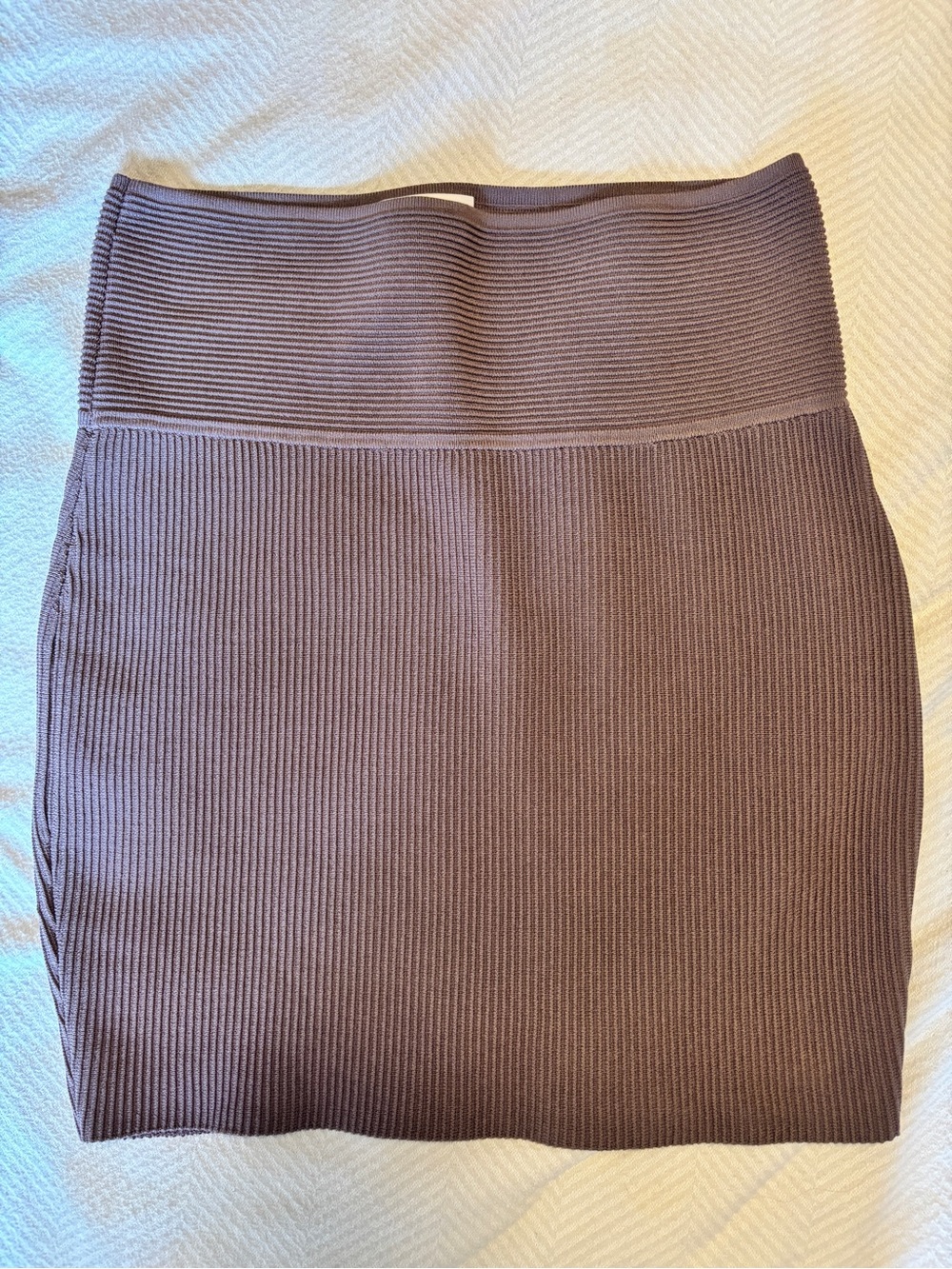 Aritzia Babaton Sculpt Knit Mini Skirt. Deep Taupe. Size L.